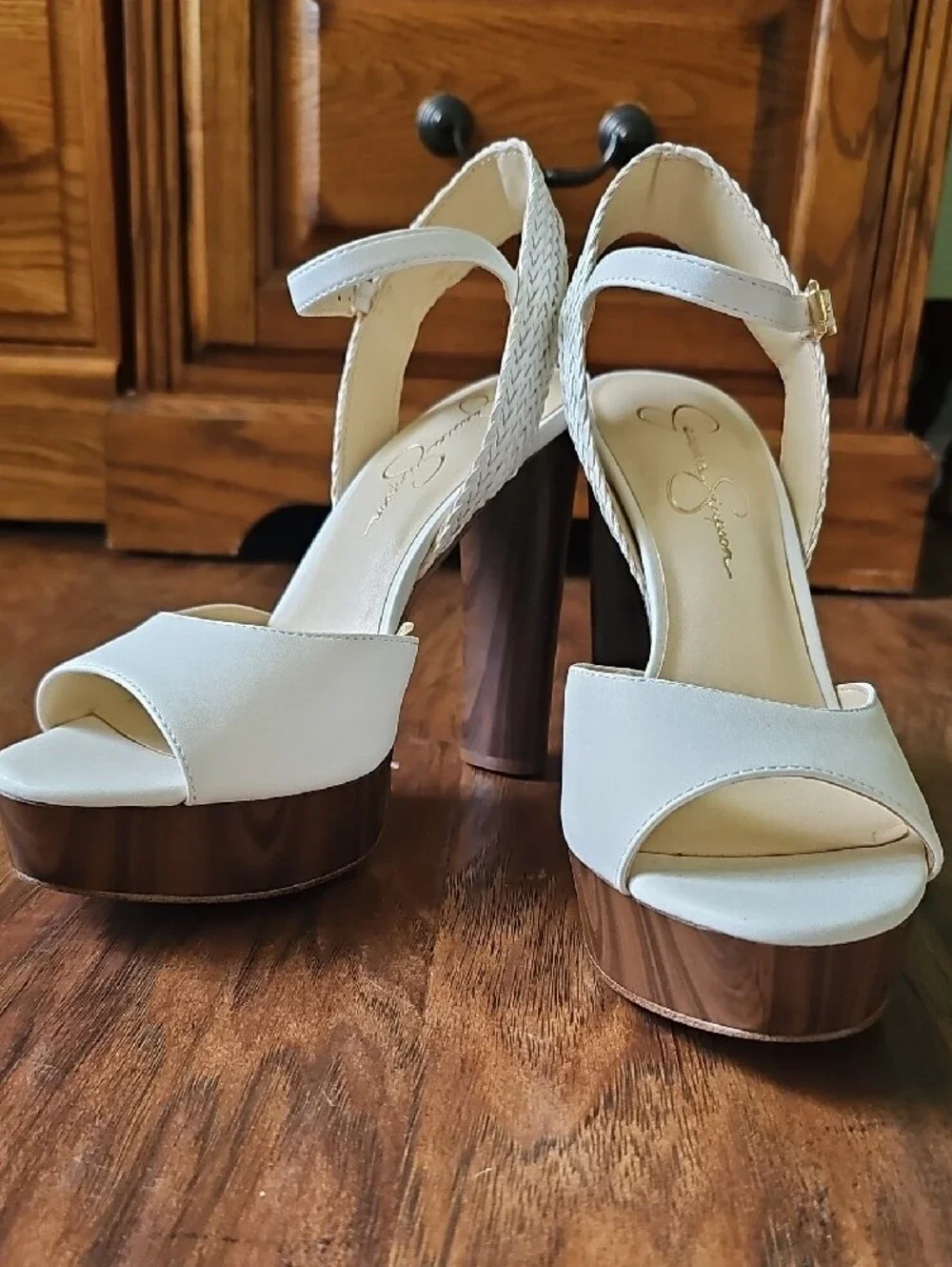 Jessica Simpson chic white